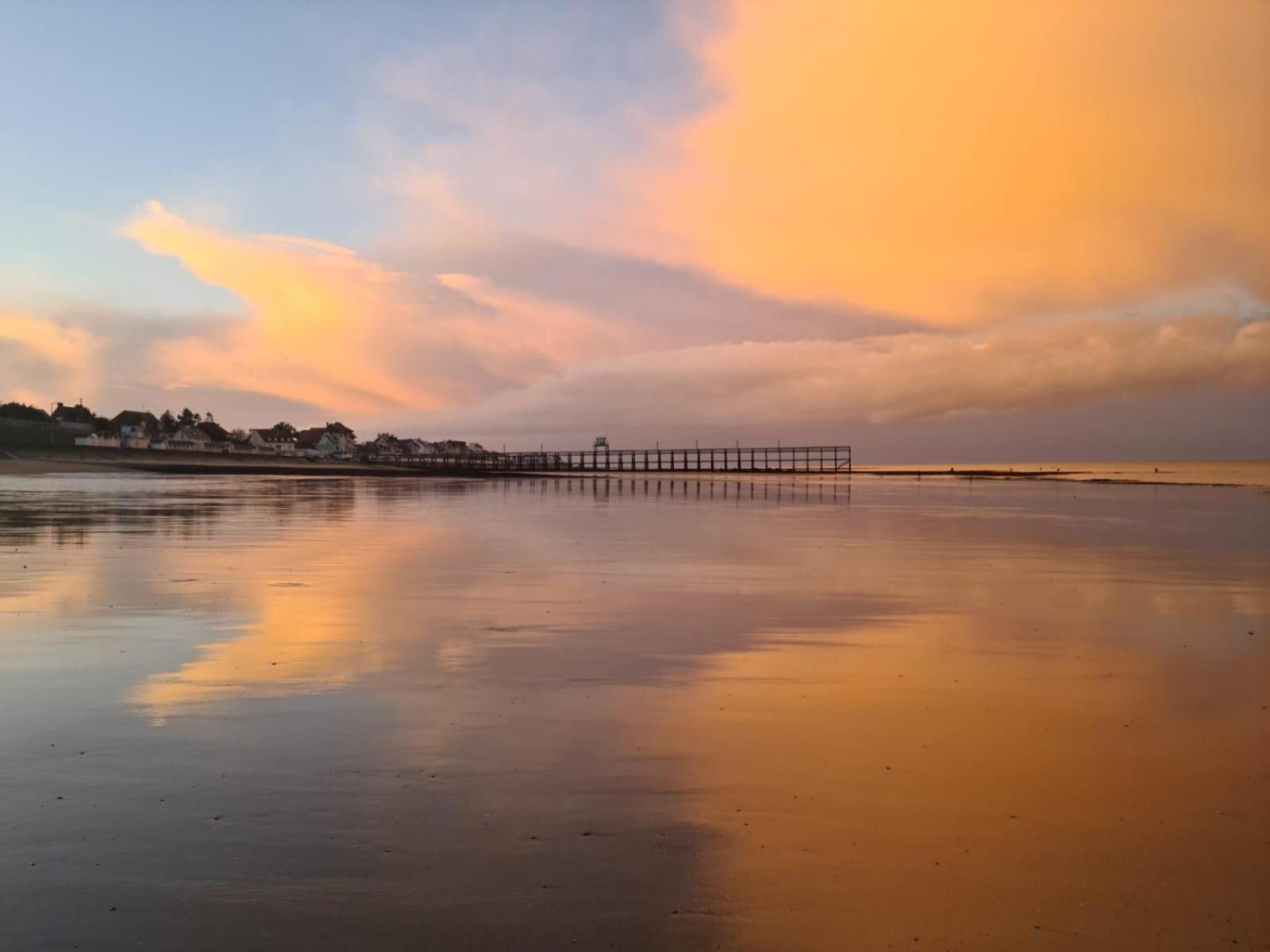 Entre Ciel Et Mer Luc-sur-Mer Bagian luar foto